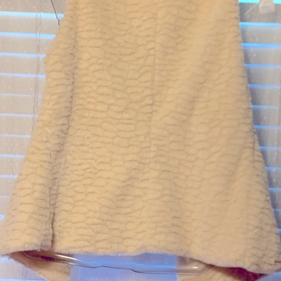 Altar’d State Ivory Waterfall Faux Fur Vest - Picture 3 of 9